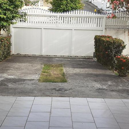 Apartamento Le P'Tit Nid Cocodydy Baillif Exterior foto
