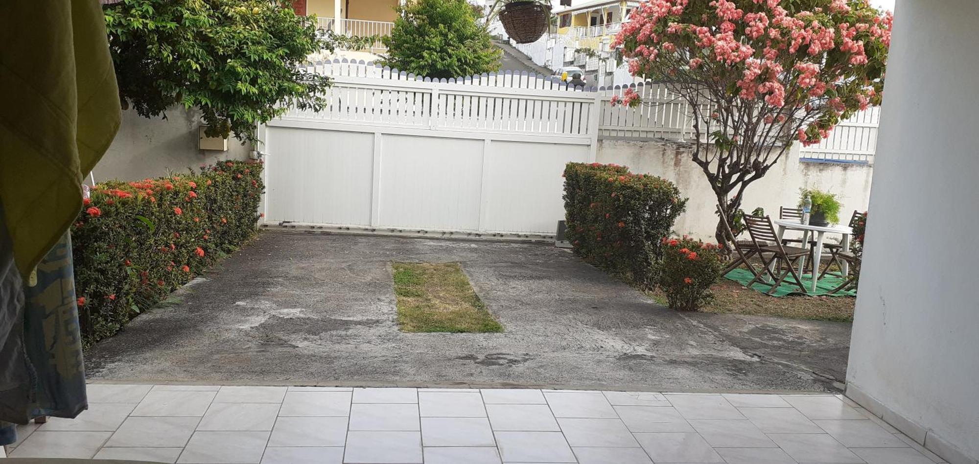 Apartamento Le P'Tit Nid Cocodydy Baillif Exterior foto