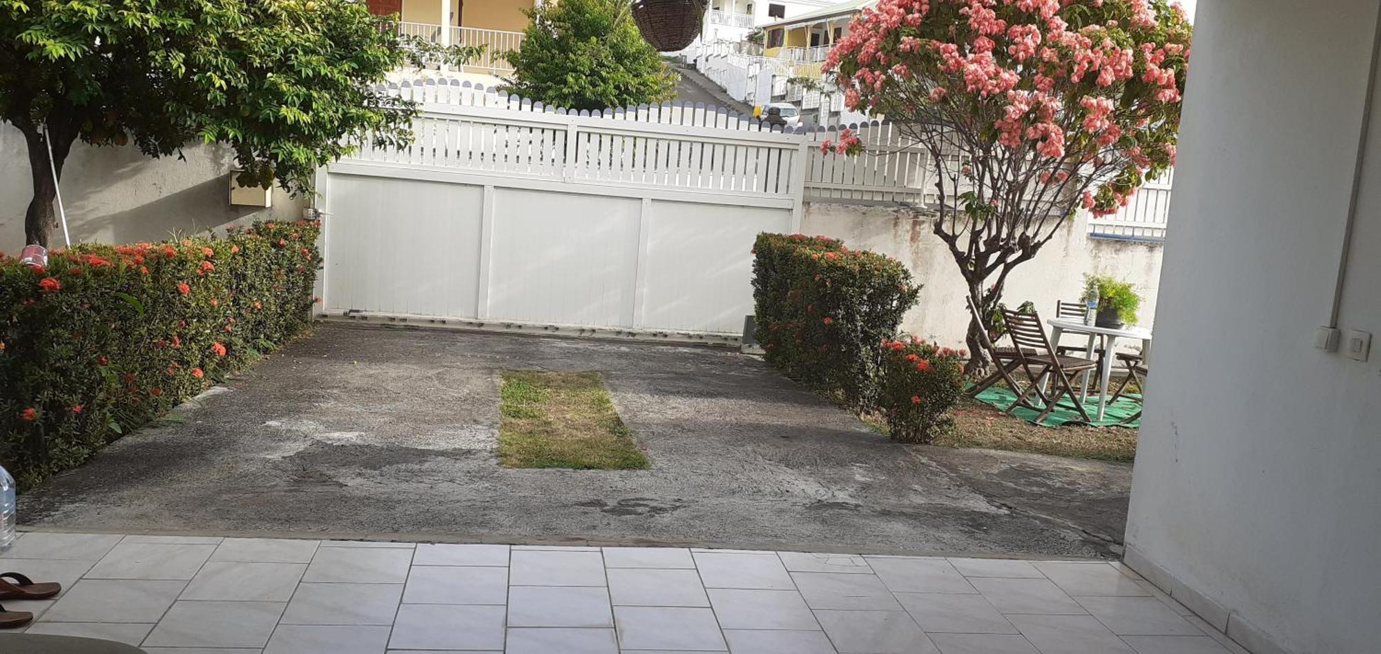 Apartamento Le P'Tit Nid Cocodydy Baillif Exterior foto